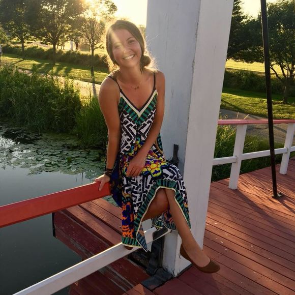 Meet your Posher, Courtnee - Picture 1 of 1